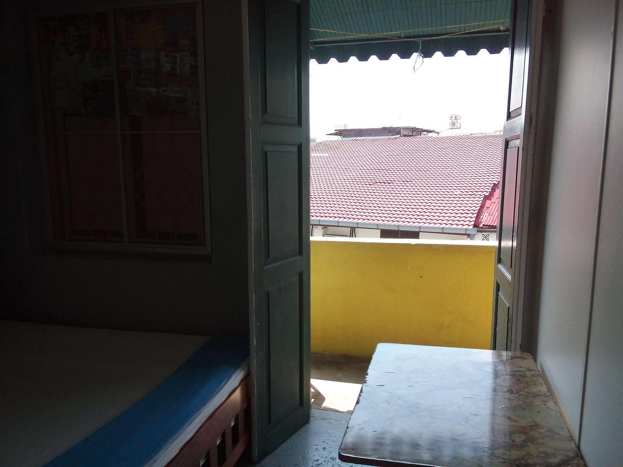 Discovery Cafe And Guesthouse Malacca Exterior foto